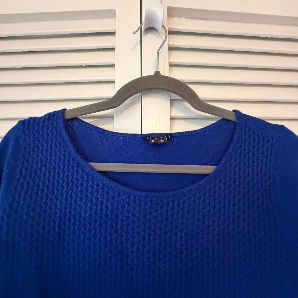 Theory women's Raffina HS Lofty cashmere sweater medium blue